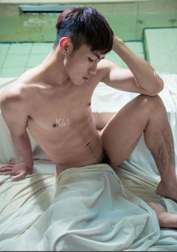 Whoseman-8-花漾文青男孩-許禾